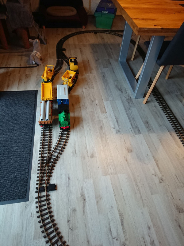 Wohnzimmerbahn_07.jpg